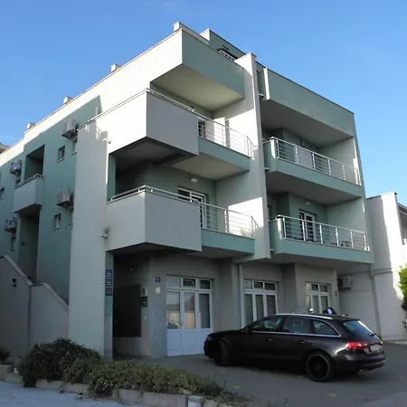 4 Enjoy Apartmán *